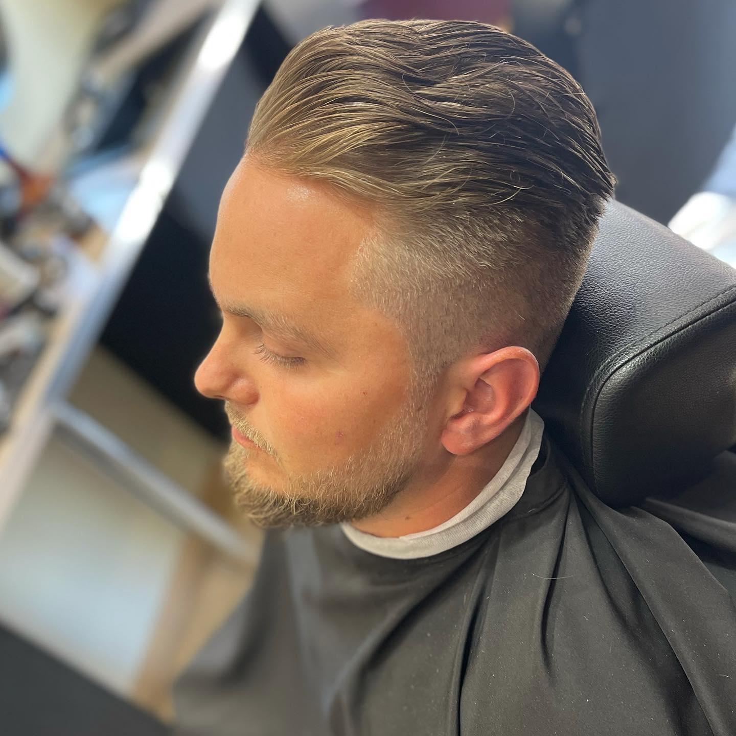 Taille de barbe et coiffure soignée