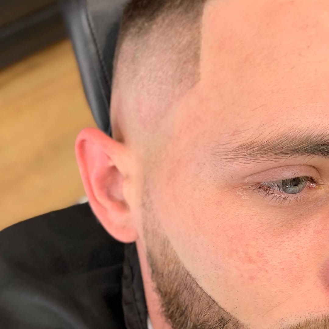 Détail de la finition barbe et cheveux