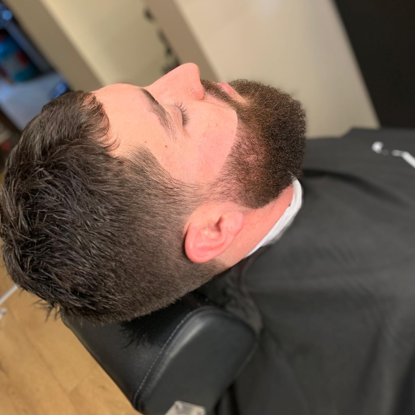 Taille de barbe et coupe de cheveux précises pour homme chez Jacky BarberShop