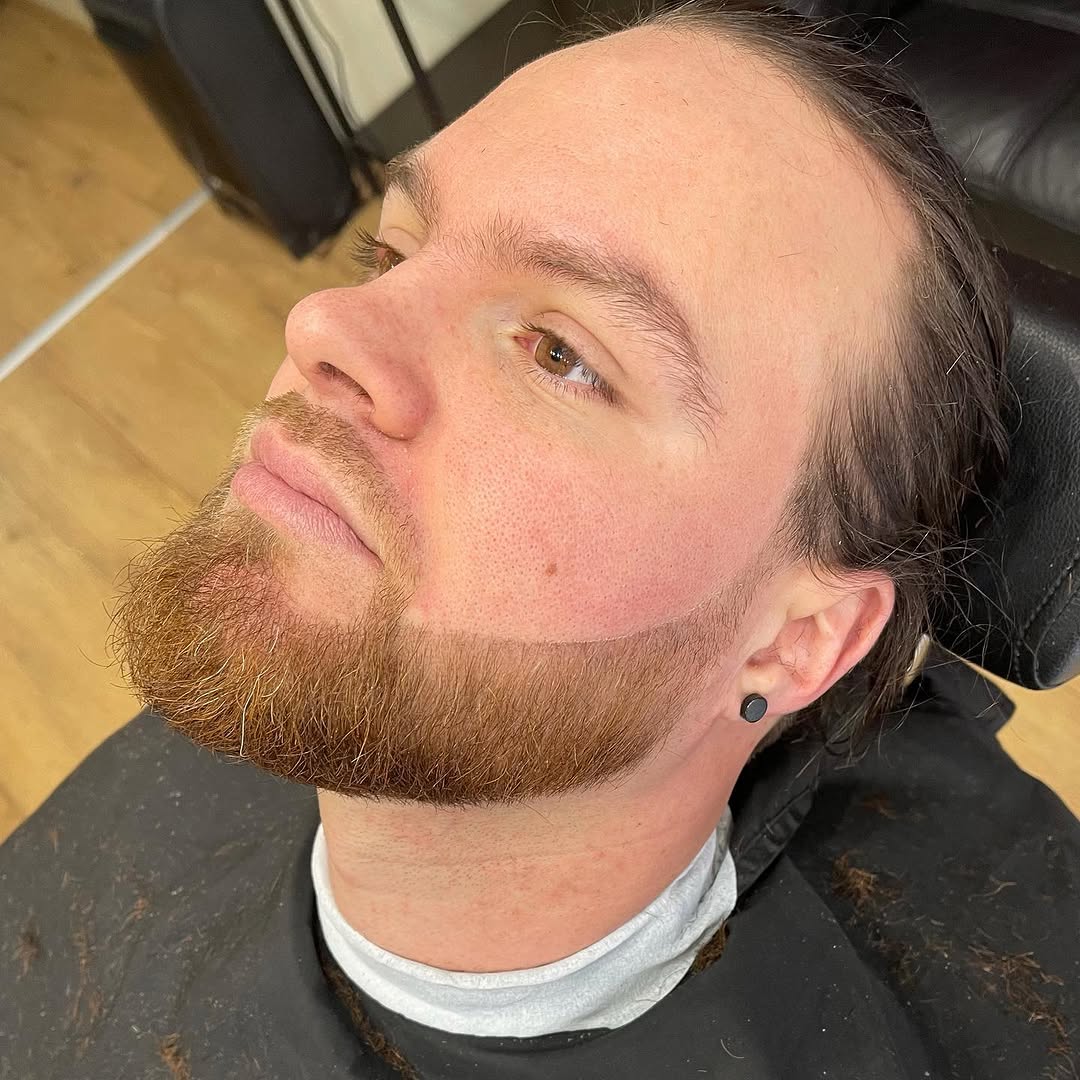 Barbe rousse parfaitement taillée